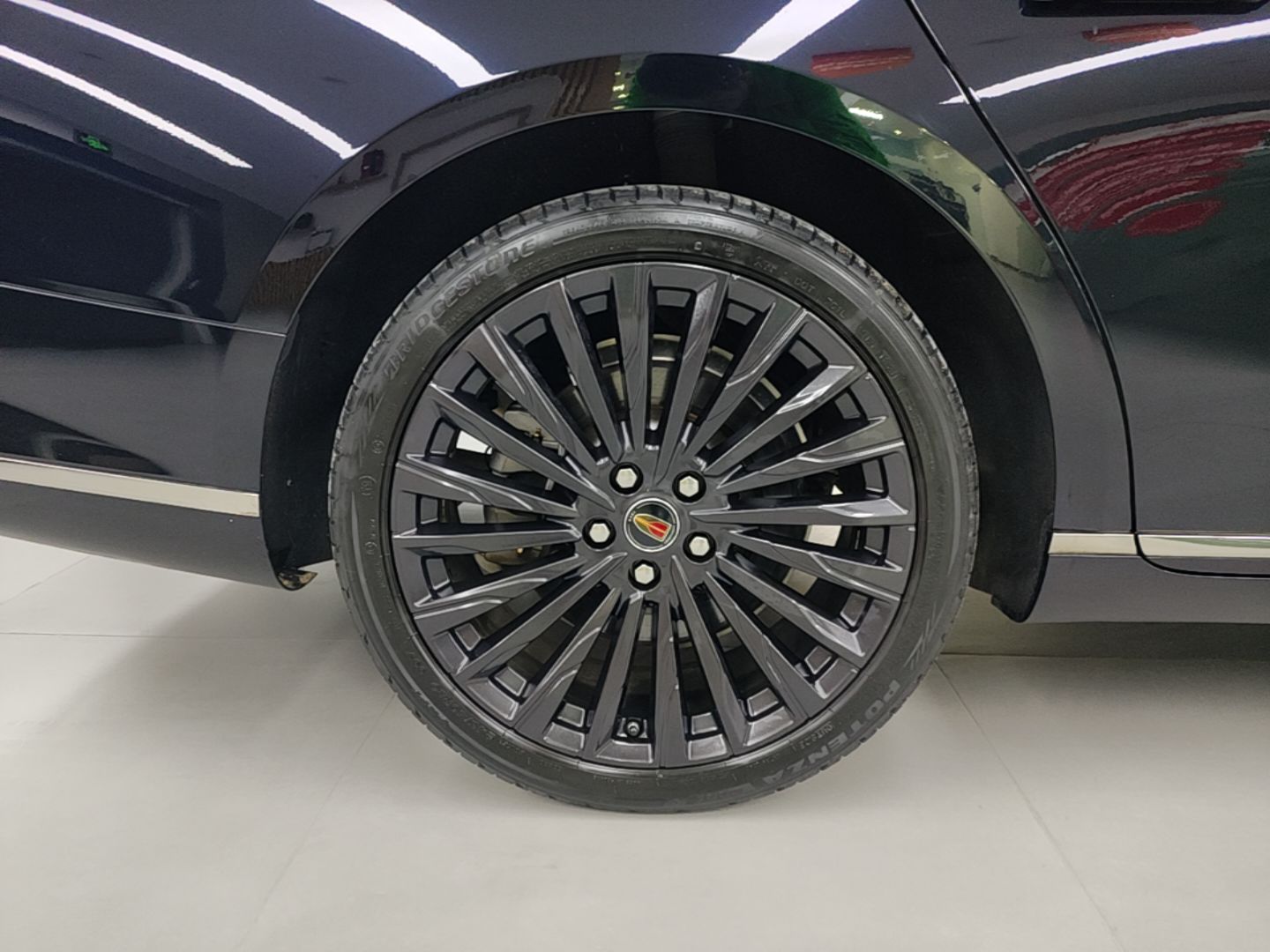 Hongqi H9 2025 2.0T Two-Wheel Drive Flagship Private Enjoyment Fashion Edition 5 Seats — снимка 11