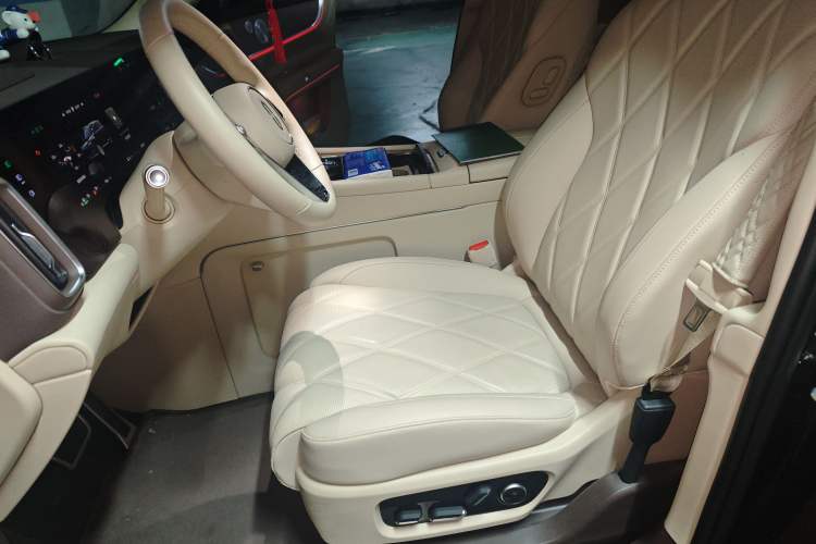 Used Hima AITO M9 2025 Extended-Range Ultra Version 52 kWh 6-Seater
