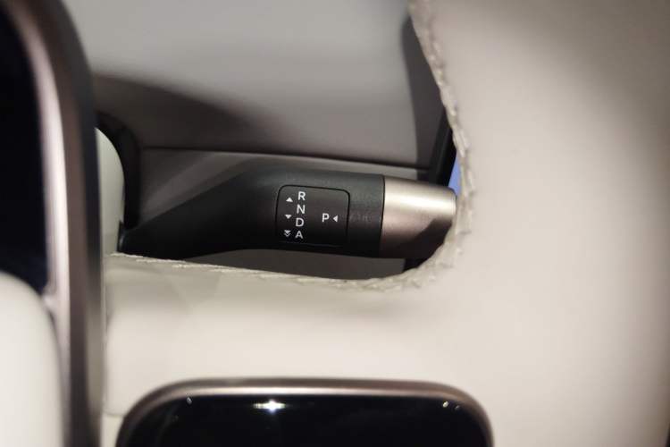 Used Li Auto i6 2025 Model Two-Wheel-Drive Standard Type Gear Lever