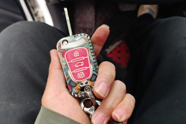 Used Kia K2 2015 Hatchback 1.4L AT GLS Cool Edition Vehicle Key