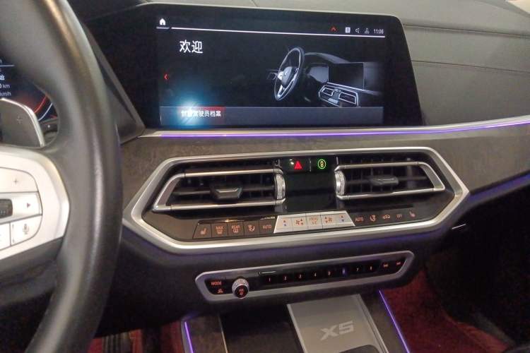 Used BMW X5 2022 xDrive 30Li Luxury M Sport Package Audio And AC Panel