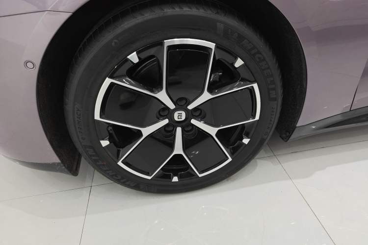 Used Xiaomi Auto SU7 2024 Rear-Drive Long-Range Intelligent Driving Version Left Front Wheel Hub