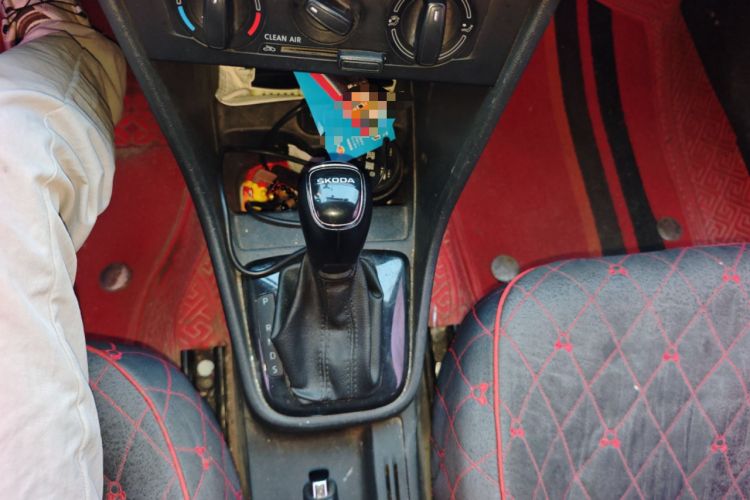 Used Skoda Rapid Spaceback 2018 1.6L Automatic Standard Edition Gear Lever