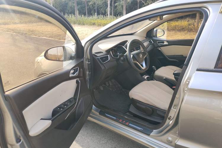 Used Baojun 310W 2017 1.5L Manual Comfort Version China V