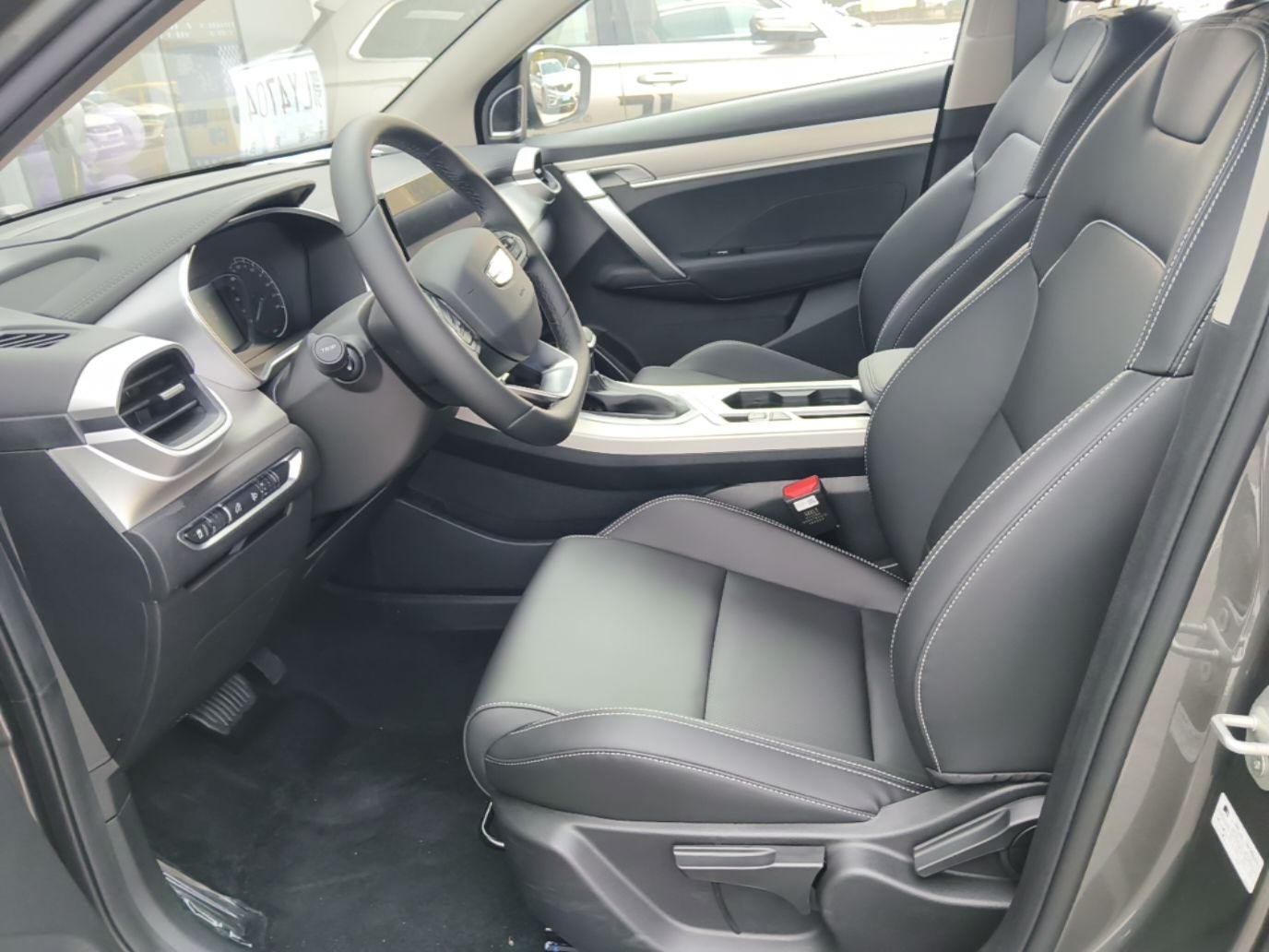 Geely Auto Coolray 2025 1.5L CVT Super Edition — снимка 17