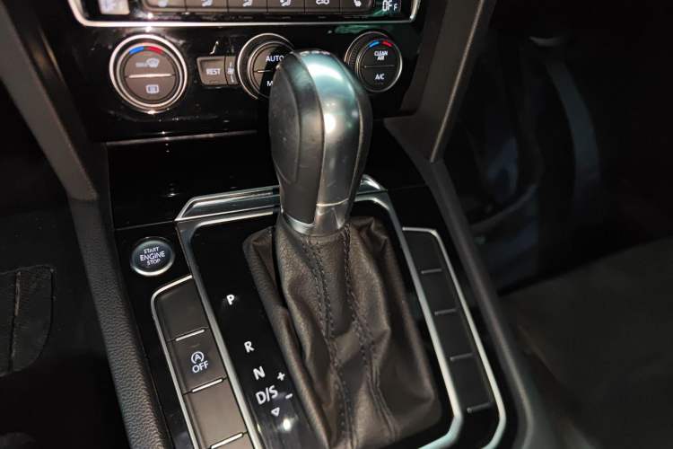 Used Volkswagen Magotan 2019 330TSI DSG Luxury Model China V Standard Gear Lever