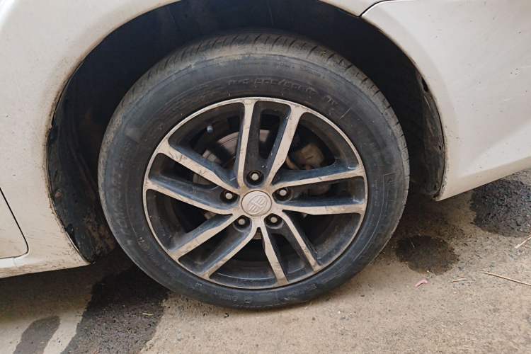 Used Bestune B50 2013 1.6L manual Comfort trim level Right Front Wheel Hub