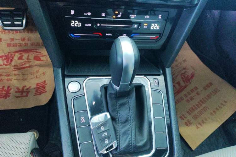 Used Volkswagen Magotan 2024 2 Million Units Zhongxiang Version 330TSI DSG Luxury Edition Gear Lever