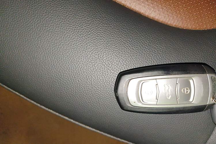 Used Geely Auto Vision 2019 Upgraded Model 1.5L CVT Luxury Version China VI Standard
