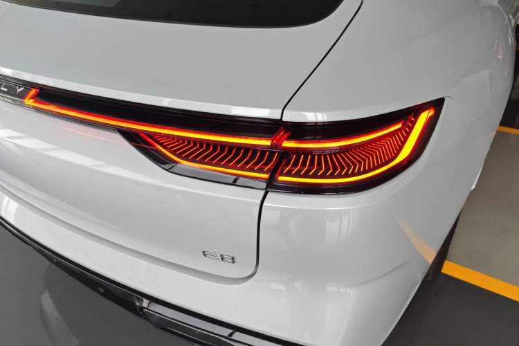 Used Geely Galaxy E8 2024 550 km Range Rear-Wheel-Drive PRO