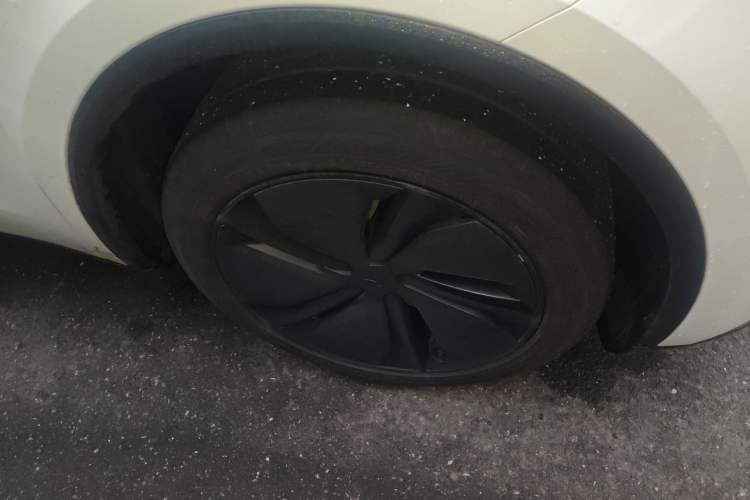 Used Tesla Model Y 2025 Rear-Wheel-Drive Version Right Front Wheel Hub