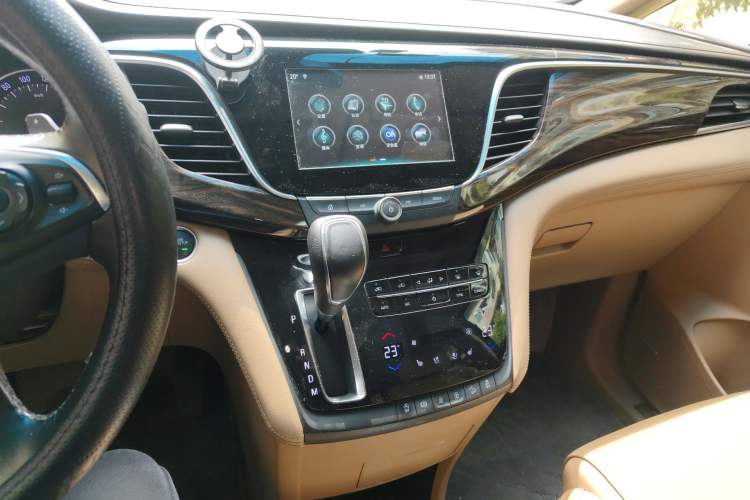 Used Buick GL8 2017 ES 28T Flagship Model China V Standard Audio And AC Panel