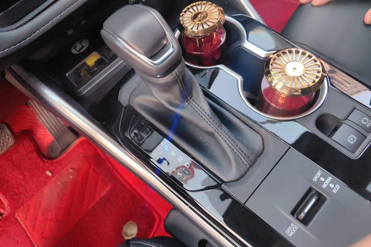 Used Toyota Highlander 2023 2.5L Smart Electric Hybrid Dual-Engine Four-Wheel Drive Prestige Version – 7 Seats Gear Lever