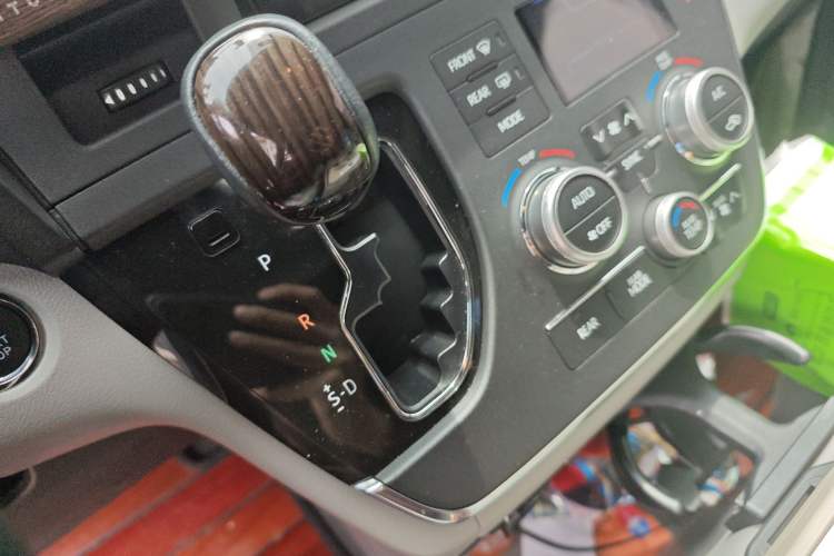 Used Toyota SIENNA 2018 3.5L 2WD Limited 7-Seater Canadian Version