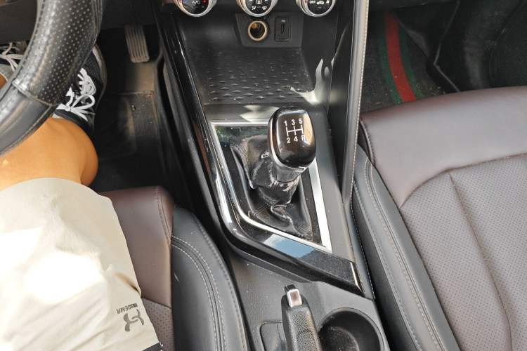 Used CHANGAN CS15 2019 1.5L Manual Entry-Level Version China V Standard
