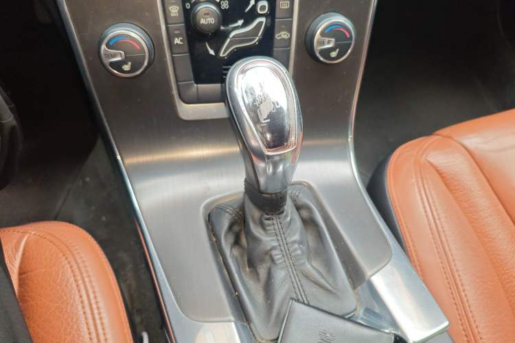 Used Volvo V60 2013 T5 Smart Edition Gear Lever