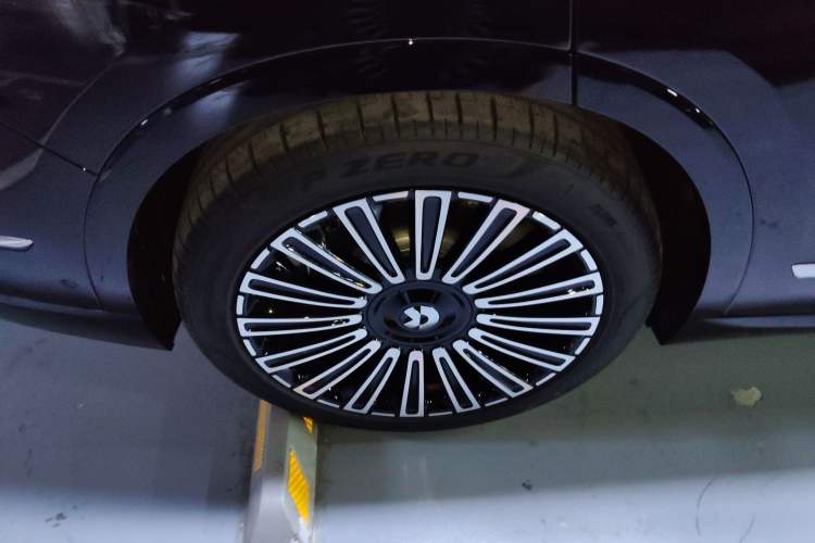 Used Nio ES8 2026 Model 6-seat Executive Luxury Edition Right Rear Wheel Hub