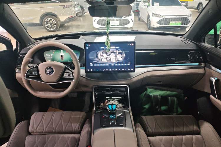 Used BYD Tang New Energy 2025 Intelligent Driving Version DM-i 115KM Flagship Edition Center Console