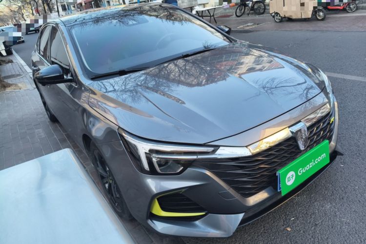 Used Roewe i6 MAX 2020 300TGI Automatic Supreme Edition with Cool Sunroof and Advanced Driving Features
