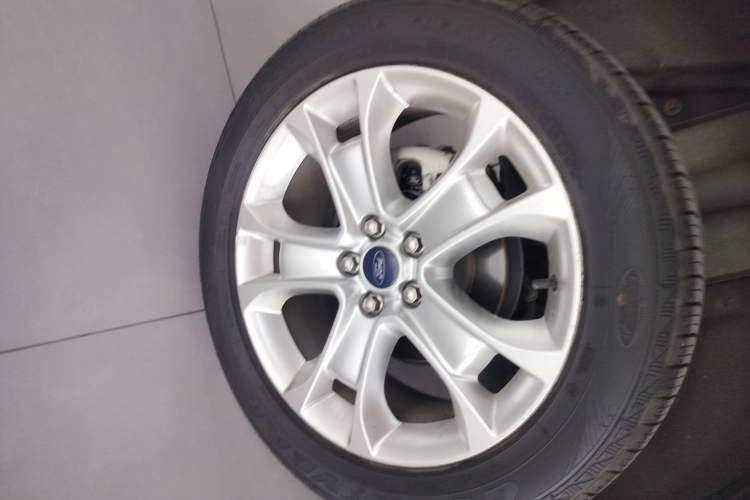 Used Ford Kuga 2013 2.0L GTDi Four-Wheel-Drive Sport Model Right Rear Wheel Hub