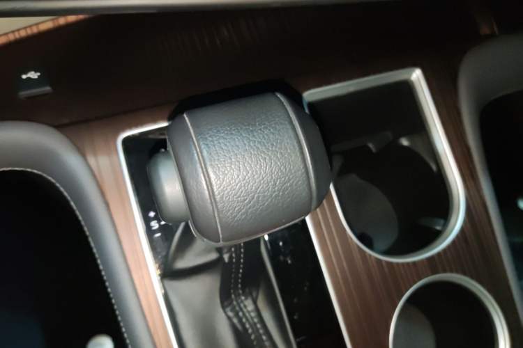 Used Toyota Granvia 2023 2.5L Hybrid Prestige PLUS Edition Gear Lever
