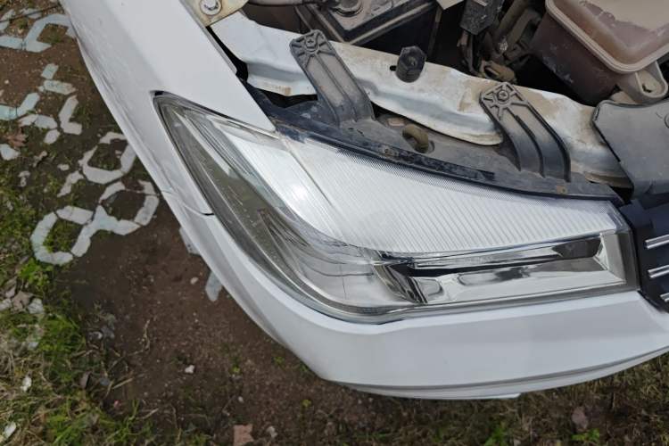 Used Dongfeng Fengon 330 2019 1.5L 330S Manual Comfort Version China VI Standard Right Front Headlight