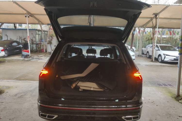 Used Volkswagen Tiguan L 2022 330TSI Automatic Two-Wheel Drive R-Line Enhanced Edition Trunk