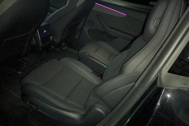 Used Tesla Model Y L 2025 Model Long-Range All-Wheel-Drive Version Left Rear Seat