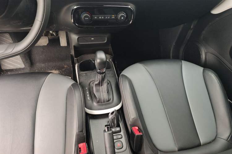 Used Roewe Clever 2022 311km QiQi BoBo Edition Gear Lever