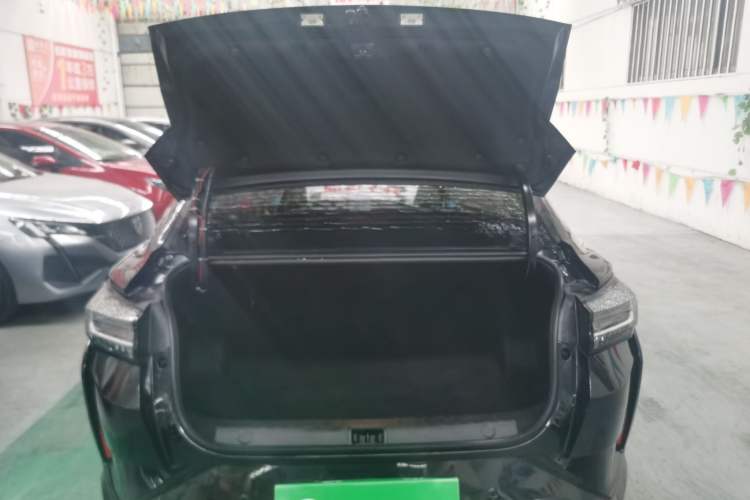 Used Dongfeng Aeolus Yixuan 2023 Mach Edition 1.5L Automatic Chasing Shadow Version Trunk