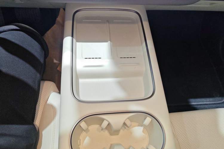 Used Li Auto i6 2025 Model Two-Wheel-Drive Standard Type
