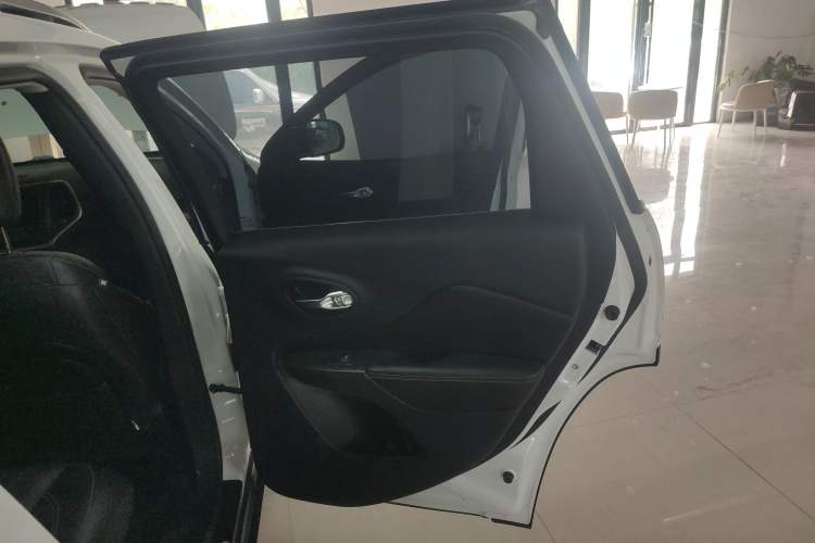 Used Jeep Cherokee 2016 2.4L Leading Smart Version