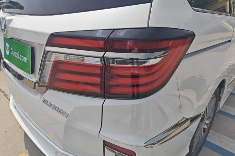 Used Honda Elysion 2019 2.0L Hybrid Luxury Edition Right Rear Taillight