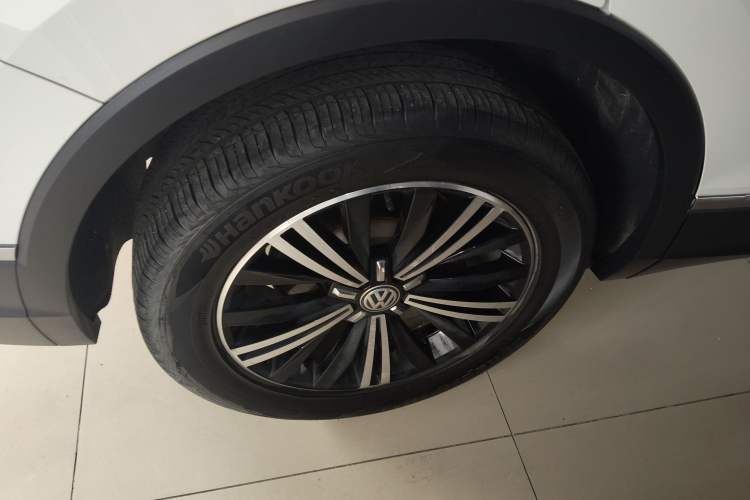 Used Volkswagen Tiguan L 2020 330TSI Automatic Two-Wheel Drive Panoramic Comfort Edition China VI Standard Right Rear Wheel Hub