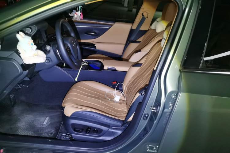 Used Lexus ES 2024 200 Premium Edition Driver Seat