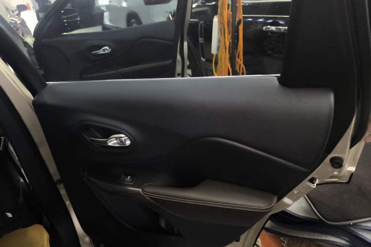 Used Jeep Cherokee 2016 2.4L Professional Smart Version