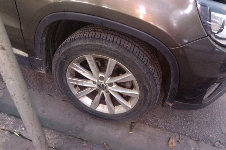 Used Volkswagen Tiguan 2016 280TSI Automatic Two-Wheel Drive Silk Road Comfort Edition Right Front Wheel Hub