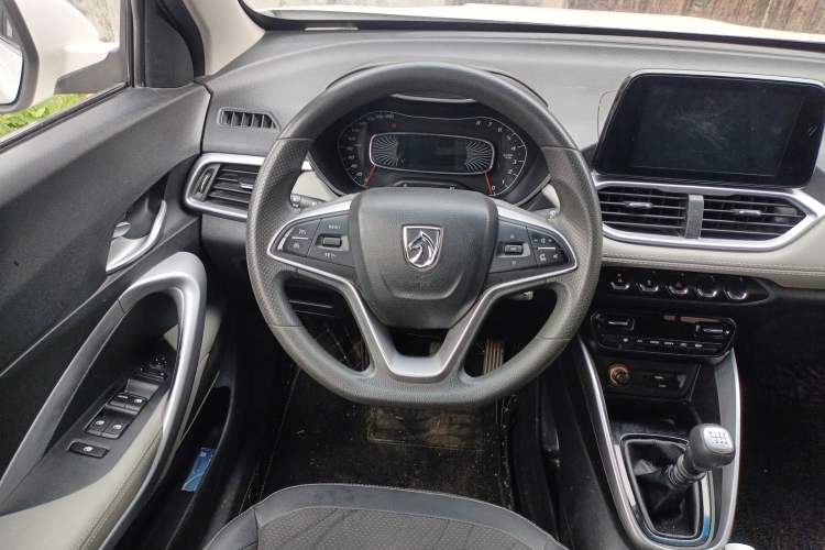 Used Baojun 510 2017 1.5L Manual Fashion Model Steering Wheel