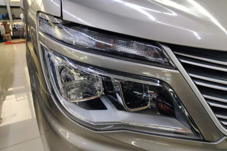 Used FORTHING Lingzhi 2022 M5L 2.0L Utility Model 7 Seats Right Front Headlight