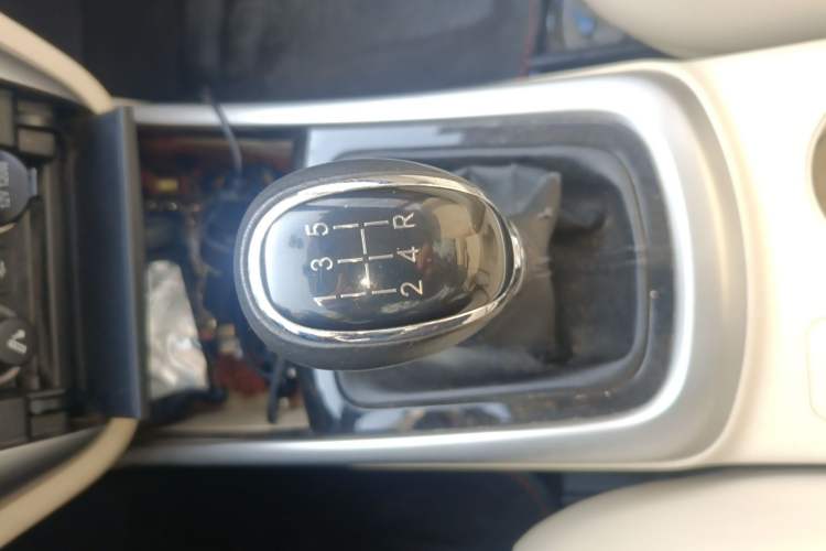 Used CHANGAN Eado 2015 1.6L Manual Luxury Model China IV Standard Gear Lever