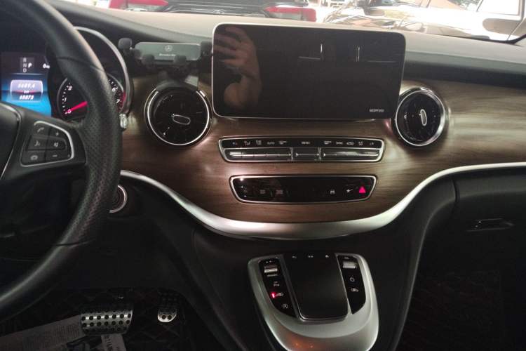 Used Mercedes-Benz V-Class 2020 V 260 L Long-wheelbase Luxury Edition Audio And AC Panel