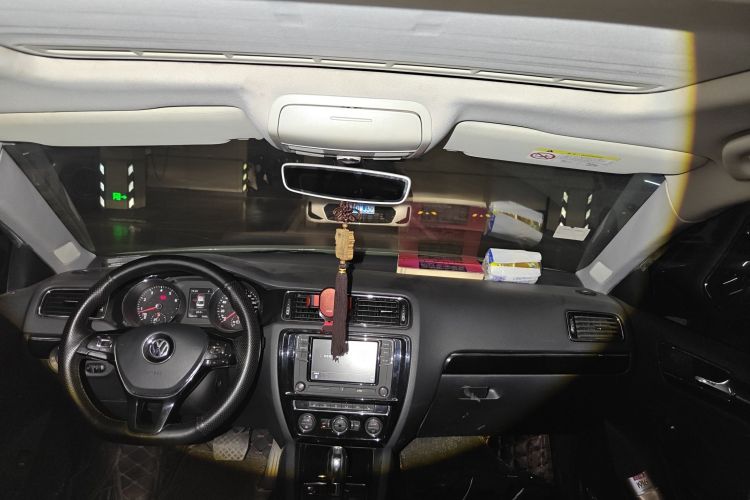 Used Volkswagen Sagitar 2018 280TSI DSG Luxury Model Center Console