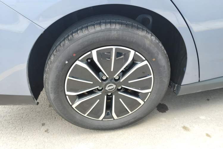 Used Nissan N6 2026 Model 180 Max Exterior 5