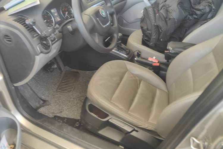 Used Skoda Octavia 2013 1.6L Automatic Elegance Edition Left Front Seat