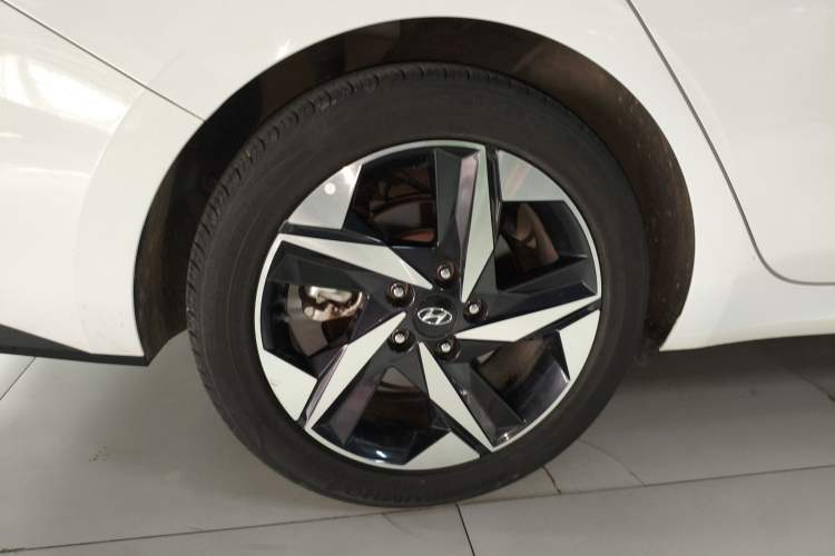 Used Hyundai Elantra 2022 1.5L CVT LUX Prestige Edition
