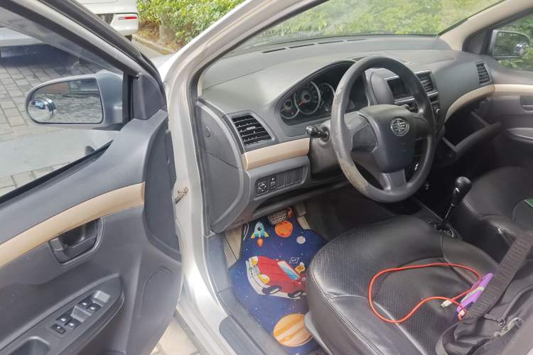 Used FAW Weizhi V5 2012 1.5L AMT Flagship Edition