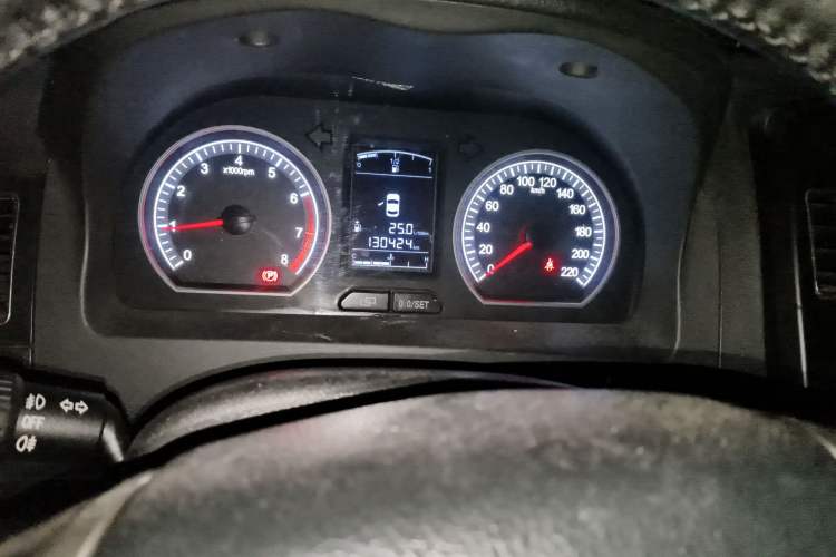 Used FORTHING Joyear X5 2013 1.6L Manual Luxury Model China IV Standard
