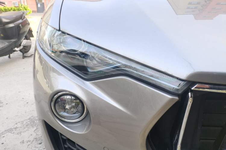 Used Maserati Levante 2016 3.0T Standard Edition Right Front Headlight