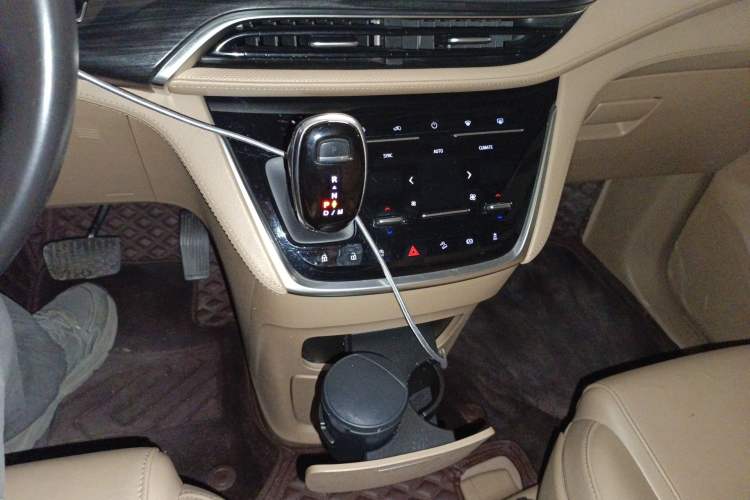 Used Buick GL8 2020 ES Land Cruiser 653T Luxury Model
