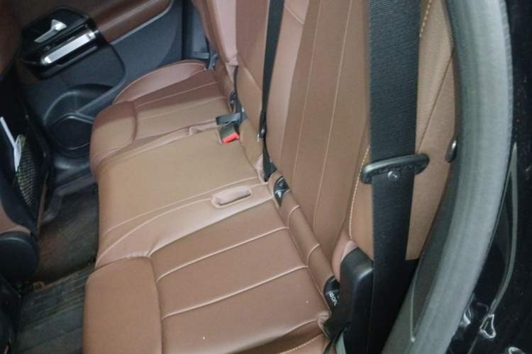 Used Mercedes-Benz GLB 2023 GLB 220 Fashion Model Left Rear Seat